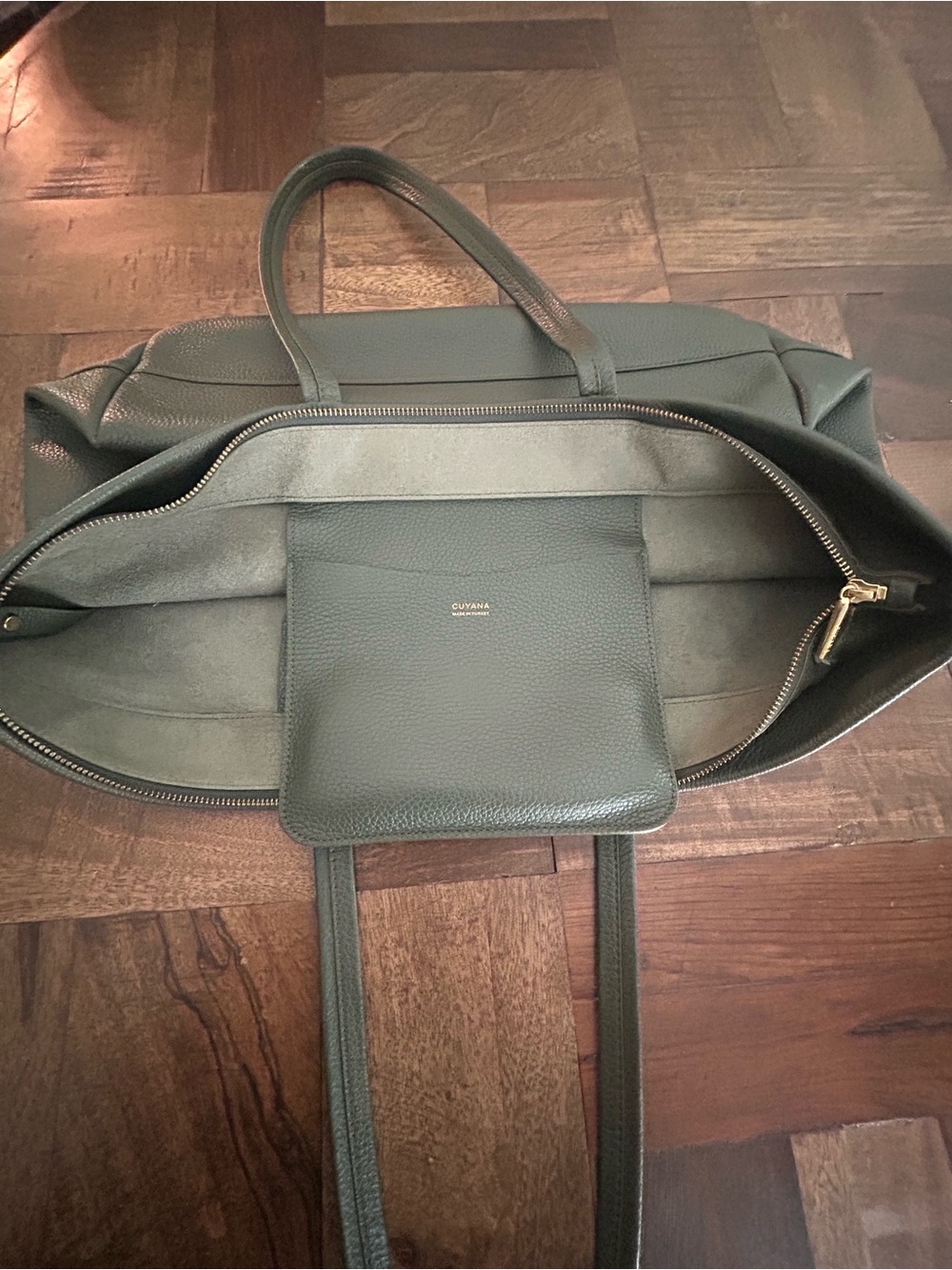 Cuyana Classic Easy Zipper Tote in Dark Olive - Picture 8 of 15